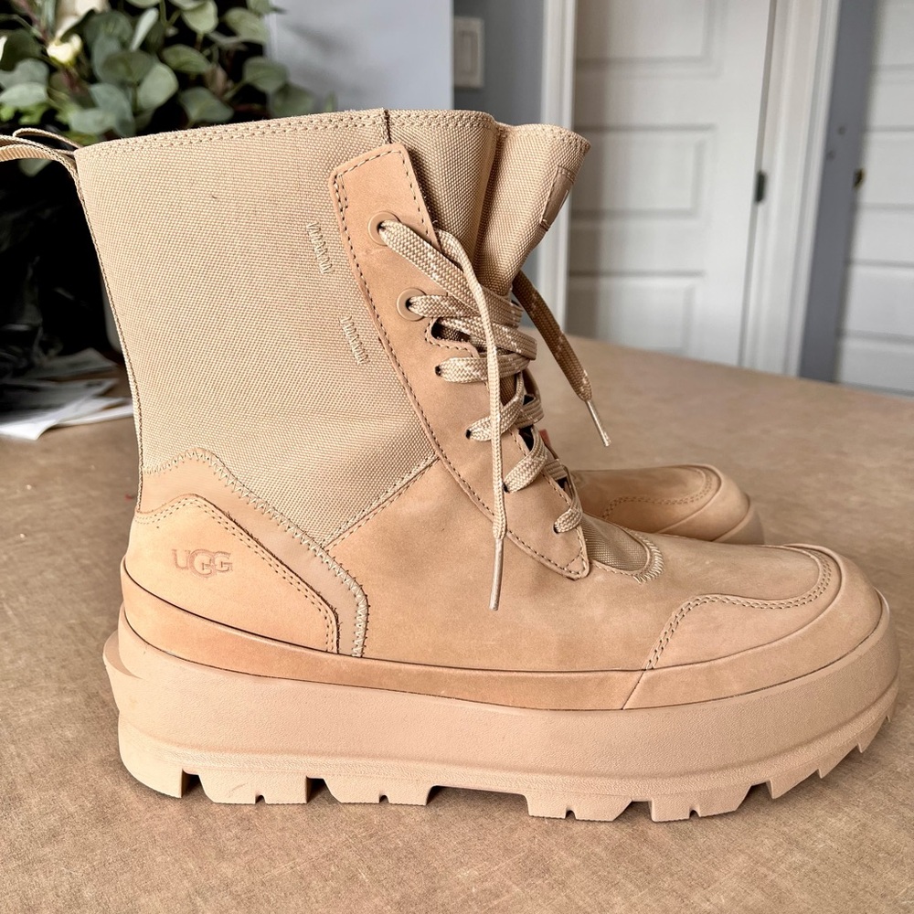UGG Lug Tan Leather Women's Boots size 10